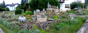 17-7 3 Denkendorf, giardino con costruzioni in pietra